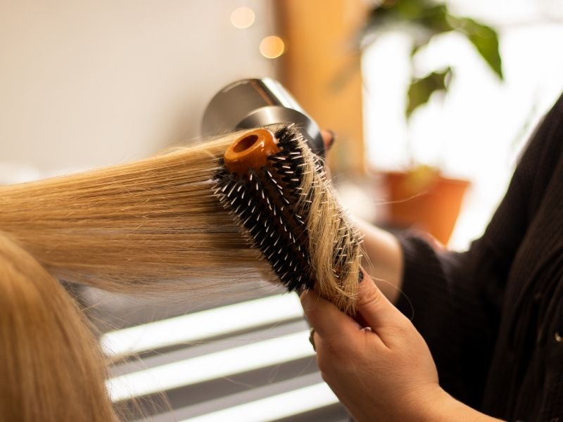 Wybór idealnej suszarki do włosów w roku 2025